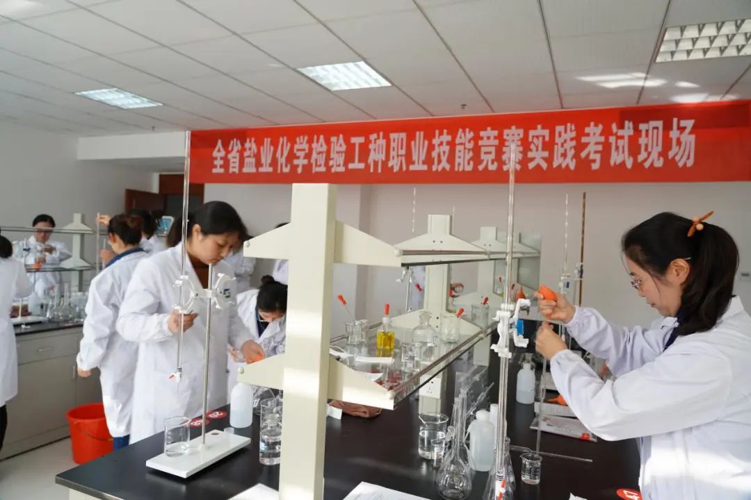 “五一”特別報(bào)道丨蘇鹽集團(tuán)黨委：堅(jiān)持黨建引領(lǐng)，鍛造新時(shí)代產(chǎn)業(yè)工人隊(duì)伍