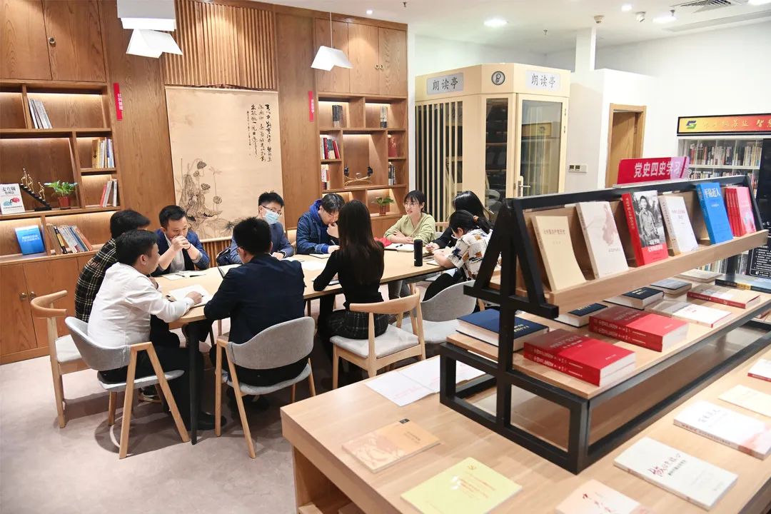 蘇鹽集團(tuán)團(tuán)委組織團(tuán)員青年收聽收看慶祝中國共產(chǎn)主義青年團(tuán)成立100周年大會熱議習(xí)近平總書記重要講話