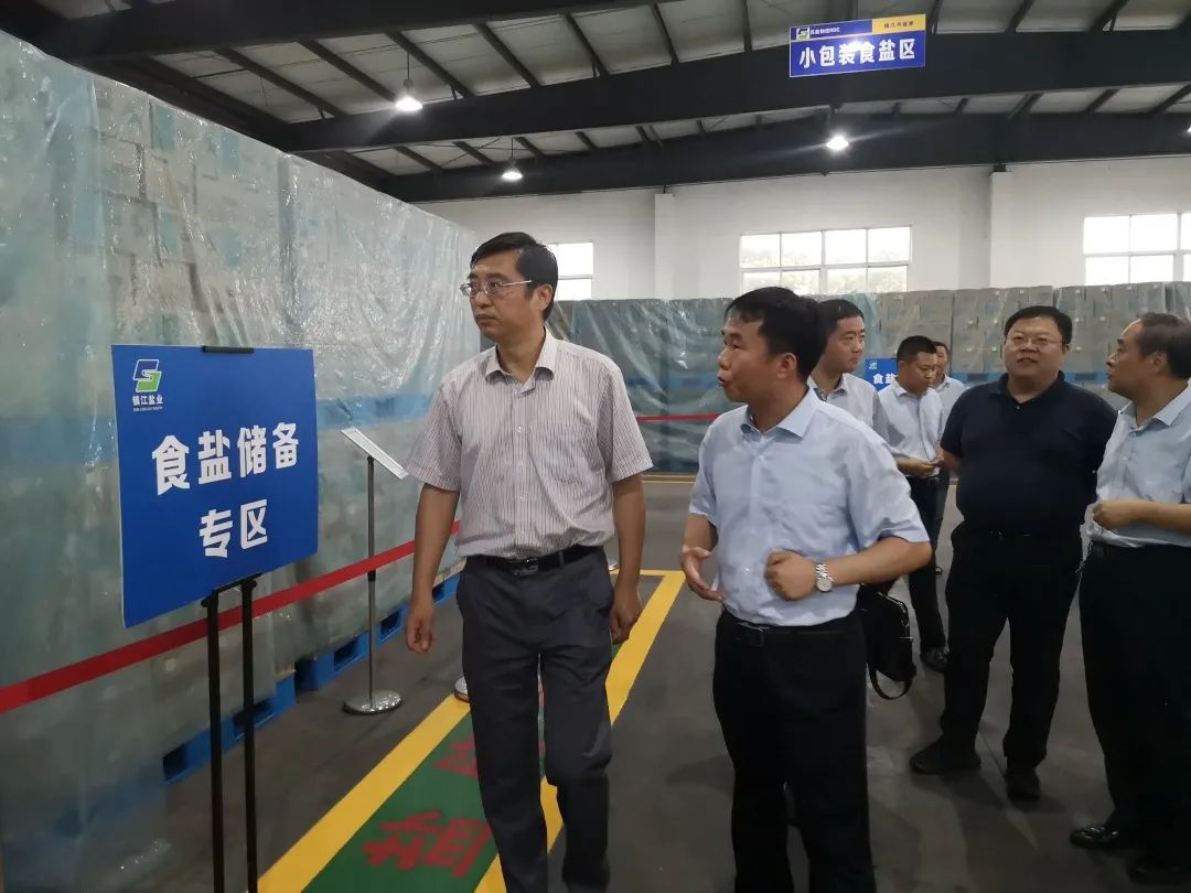 蘇鹽集團黨委書記、董事長章朝陽赴揚州鎮(zhèn)江鹽業(yè)公司調(diào)研