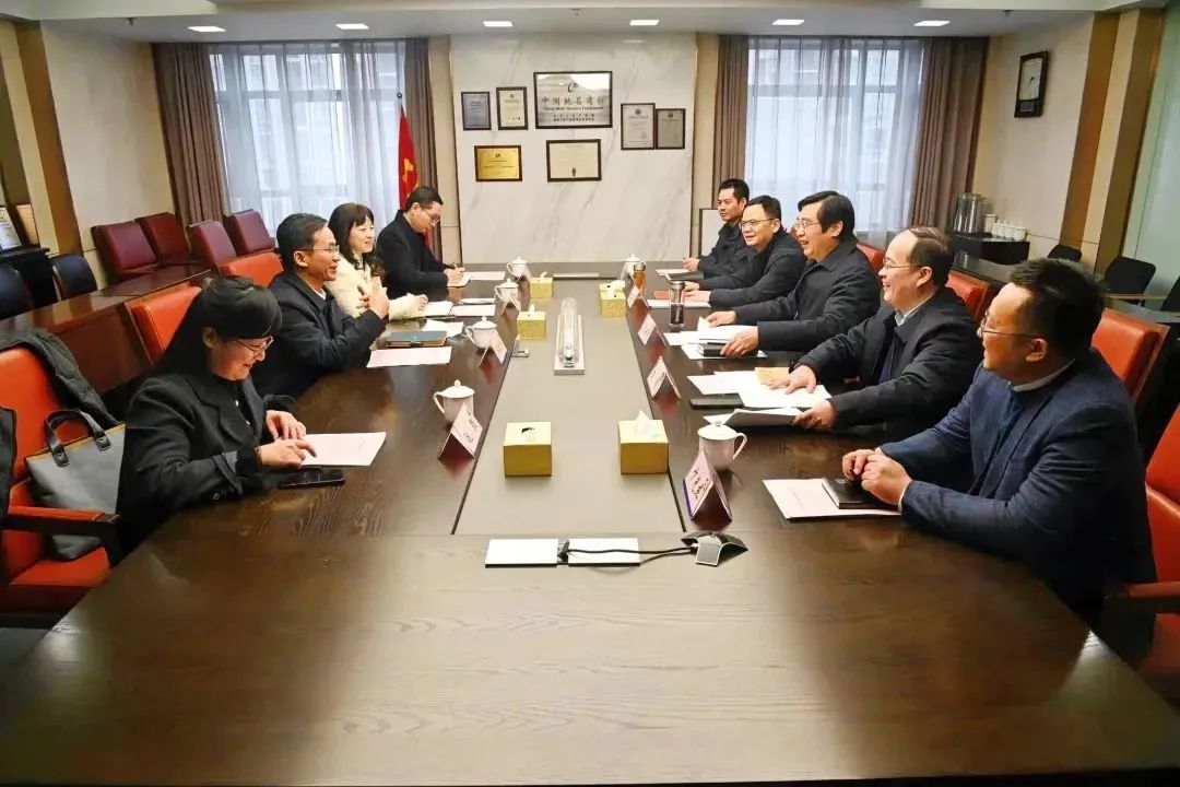 省國資委領(lǐng)導陳金池一行蒞臨蘇鹽集團調(diào)研指導工作 省國資委領(lǐng)導陳金池一行蒞臨蘇鹽集團調(diào)研指導工作